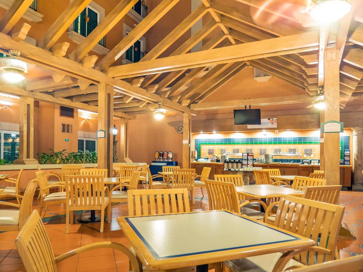 Holiday Inn Express Torreon By Ihg Ngoại thất bức ảnh
