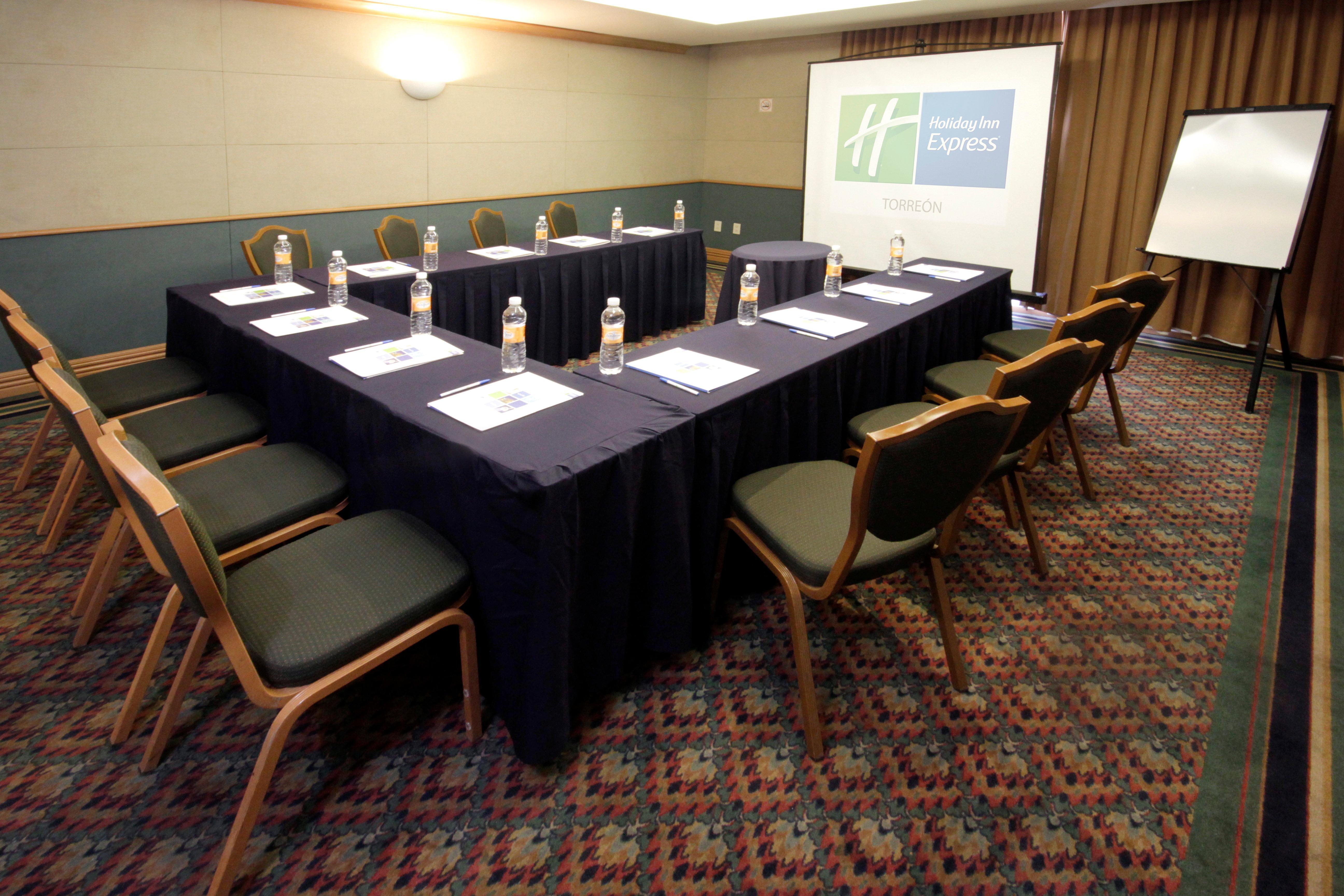 Holiday Inn Express Torreon By Ihg Ngoại thất bức ảnh