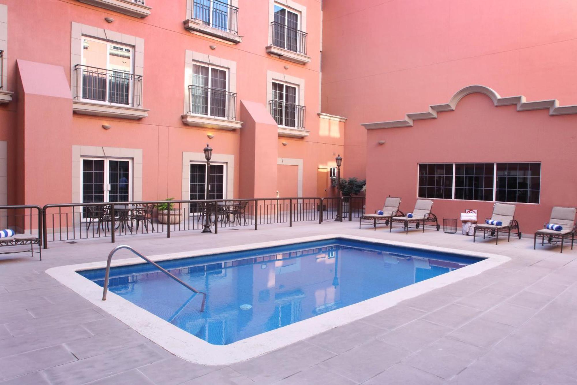 Holiday Inn Express Torreon By Ihg Ngoại thất bức ảnh
